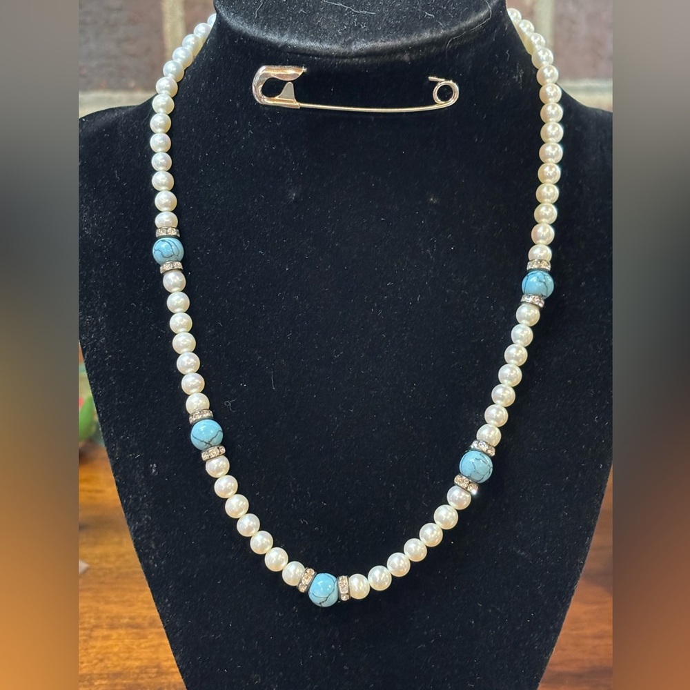 Danbury Mint A Touch of Turquoise and Fresh Water Pearls Necklace. Size 18”